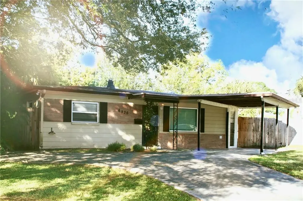 6936 19th Way N St Petersburg FL 33702