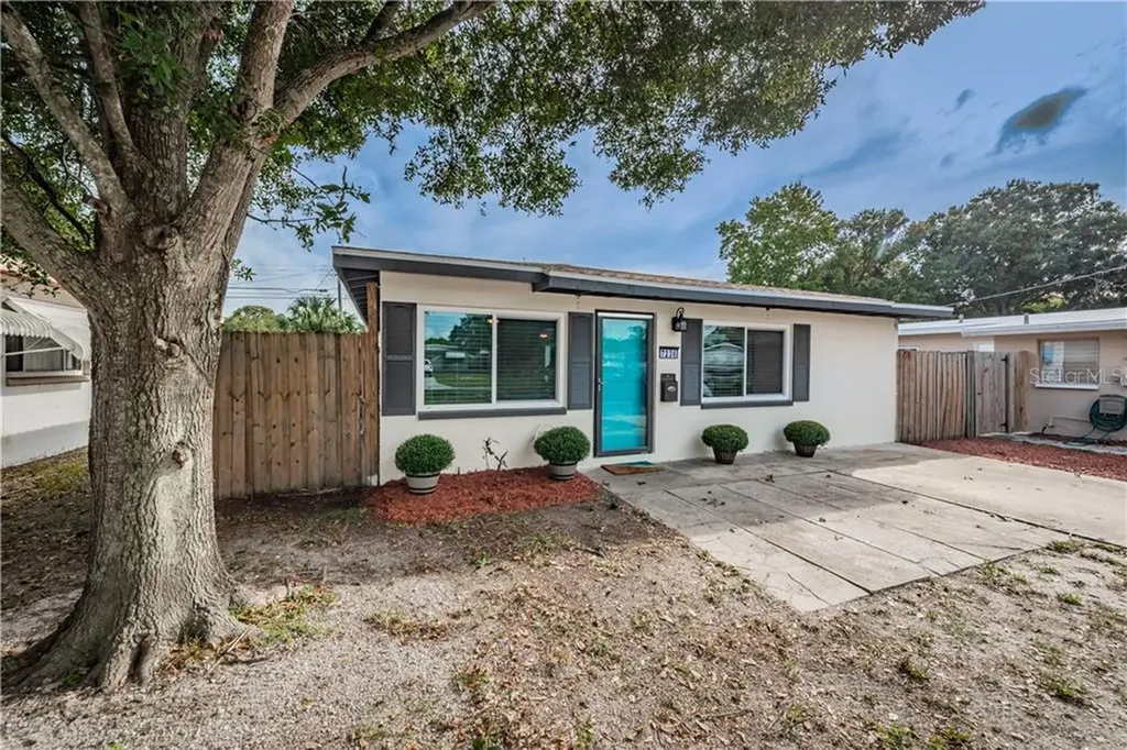 7236 35th Avenue N St Petersburg FL 33710