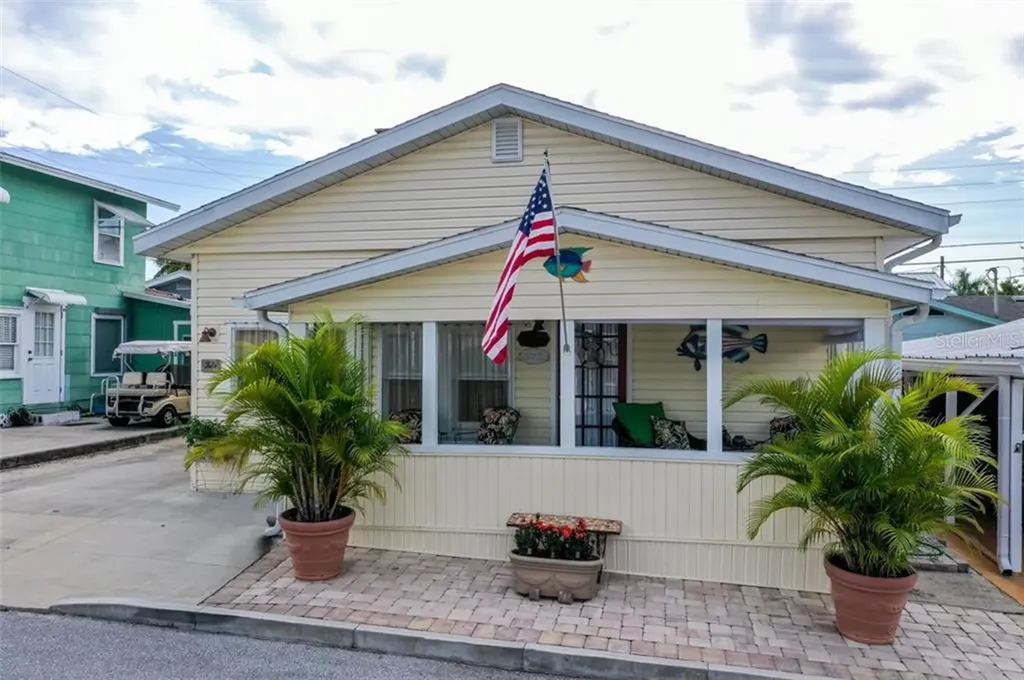 5 Desoto Street E Bradenton FL 34208