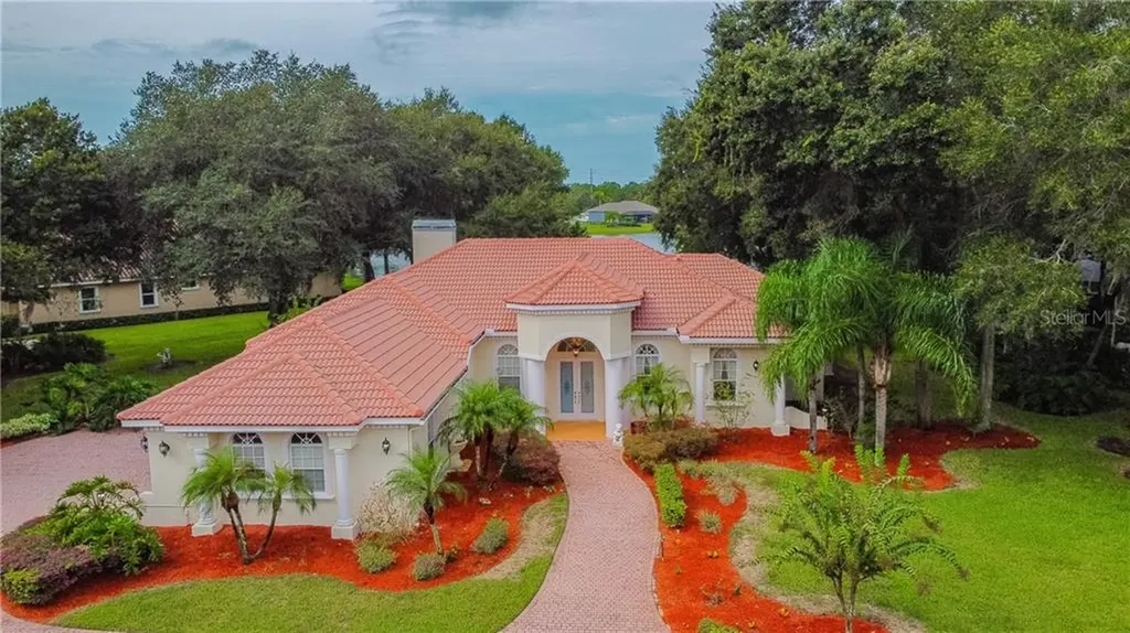 6221 Kingbird Manor Drive Lithia FL 33547