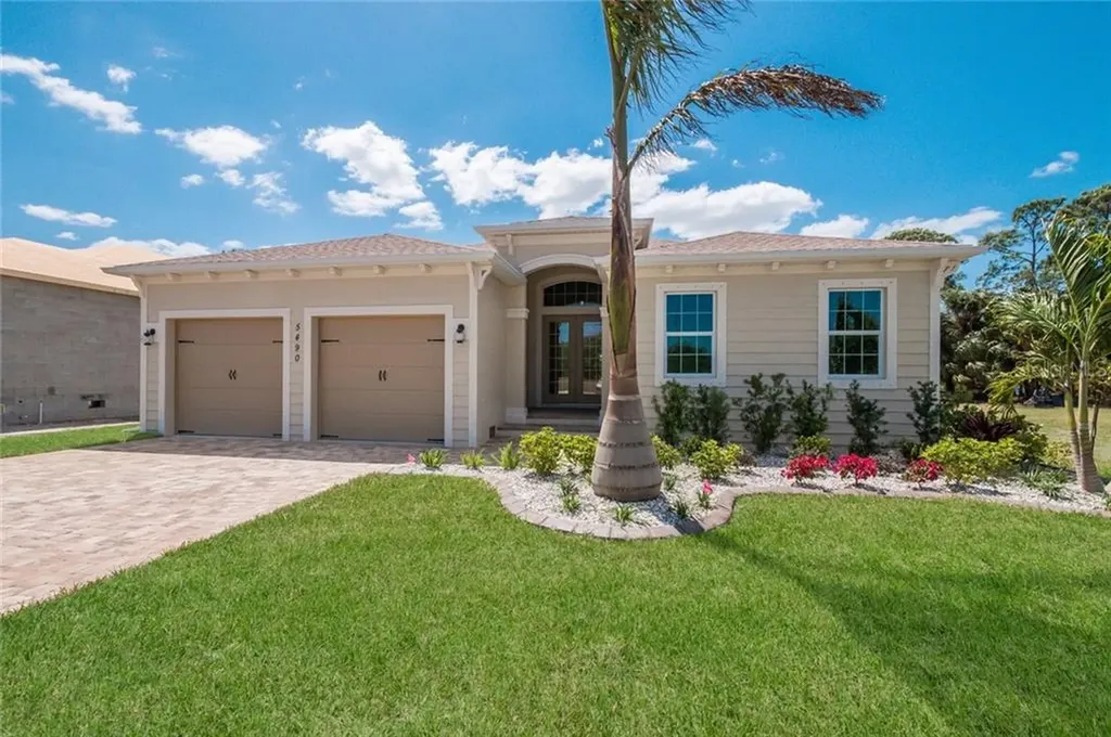 5477 56th Court E Bradenton FL 34203