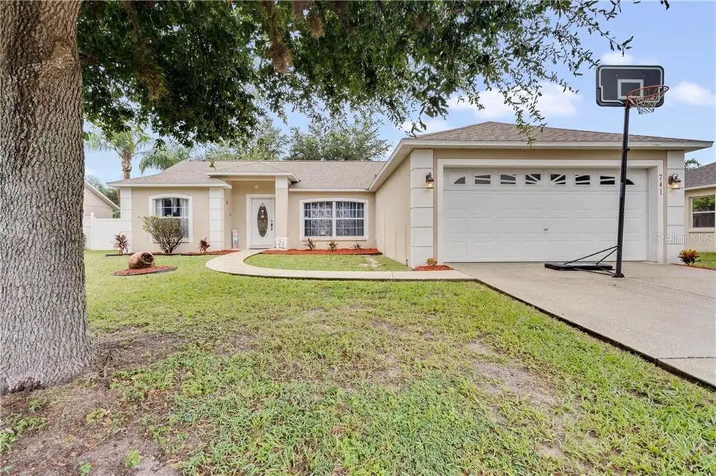 741 La Costa Street Minneola FL 34715