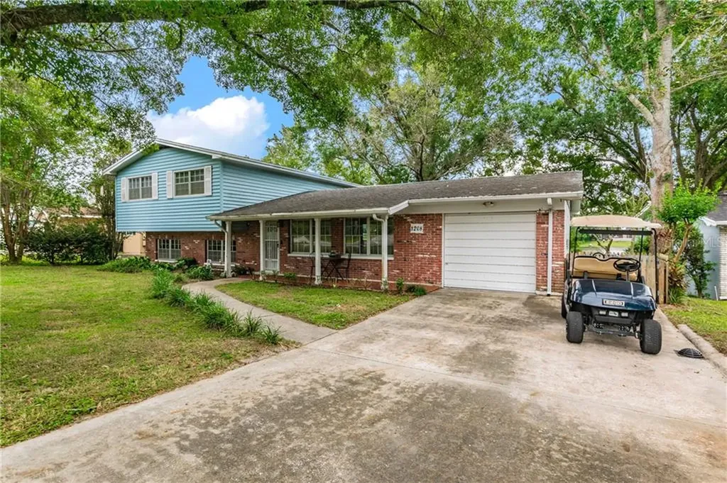 1208 N Pine Lake Drive Tampa FL 33612