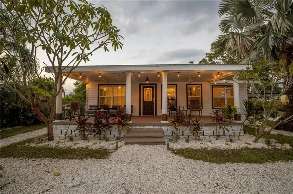 757 34th Avenue S St Petersburg FL 33705