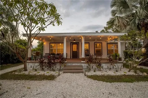 757 34th Avenue S St Petersburg FL 33705