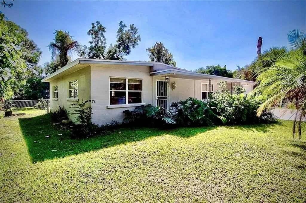 804 64th Avenue Drive W Bradenton FL 34207