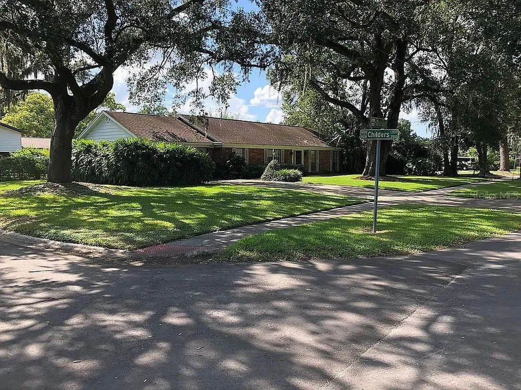 708 S Oakwood Avenue Brandon FL 33511