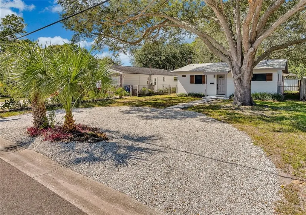 621 Northmoor Avenue N St Petersburg FL 33702
