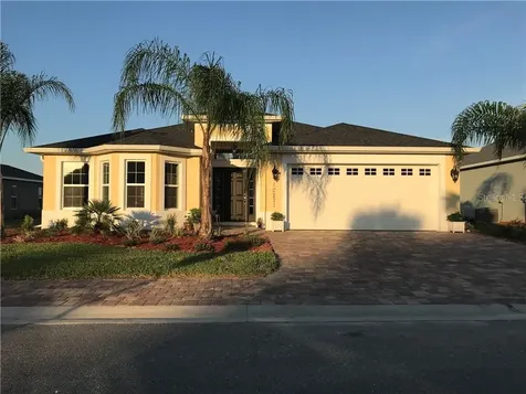 10271 Julia Isles Avenue Oxford FL 34484