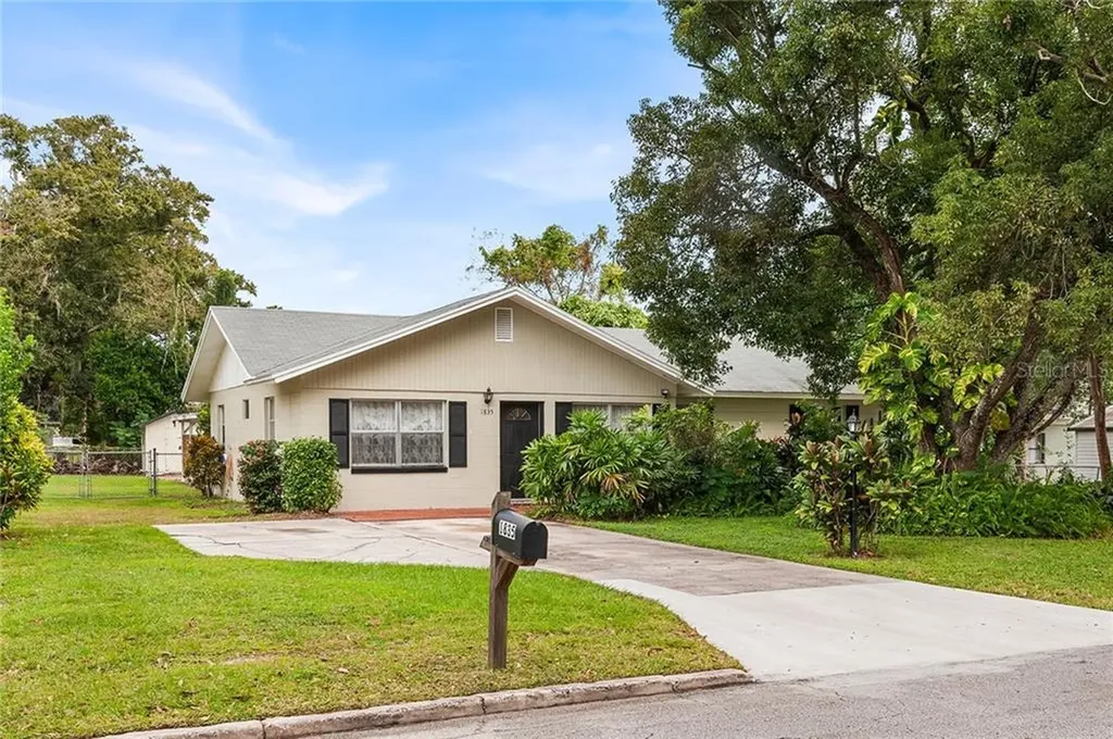 1835 Orangewood Avenue SW Winter Haven FL 33880
