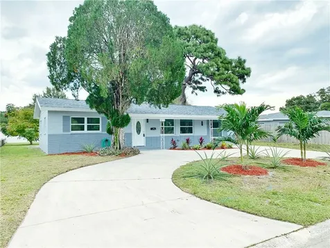 6215 39th Avenue N St Petersburg FL 33709