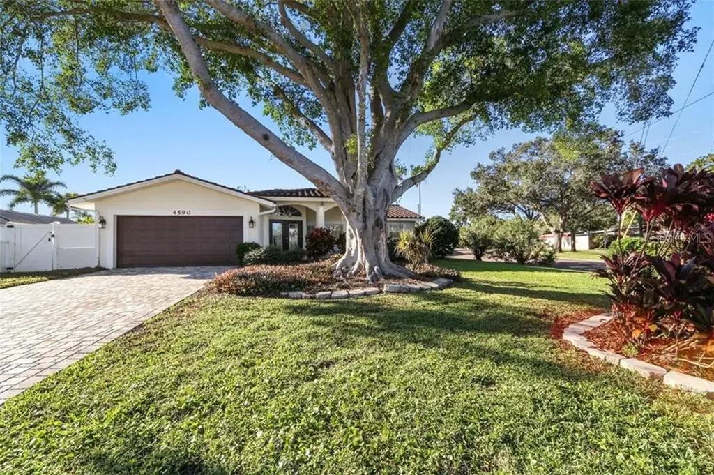 4590 Shore Acres Boulevard NE St Petersburg FL 33703
