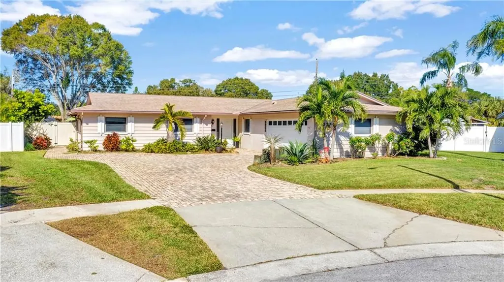3250 65th Way Circle N St Petersburg FL 33710
