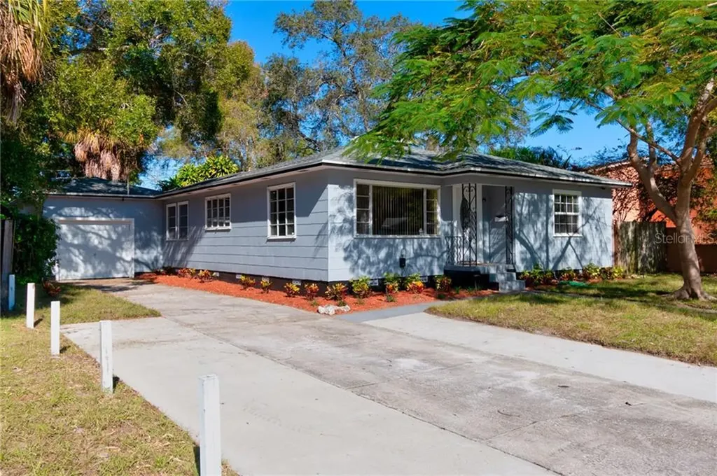 717 Alamanda Way S St Petersburg FL 33705