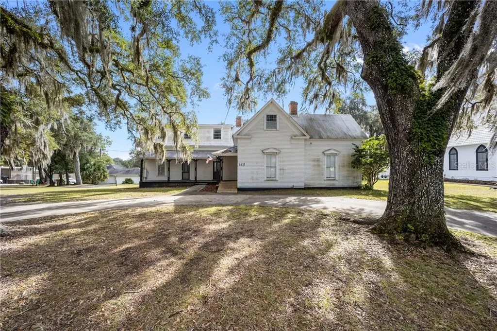 112 W Mcclendon Street Lady Lake FL 32159
