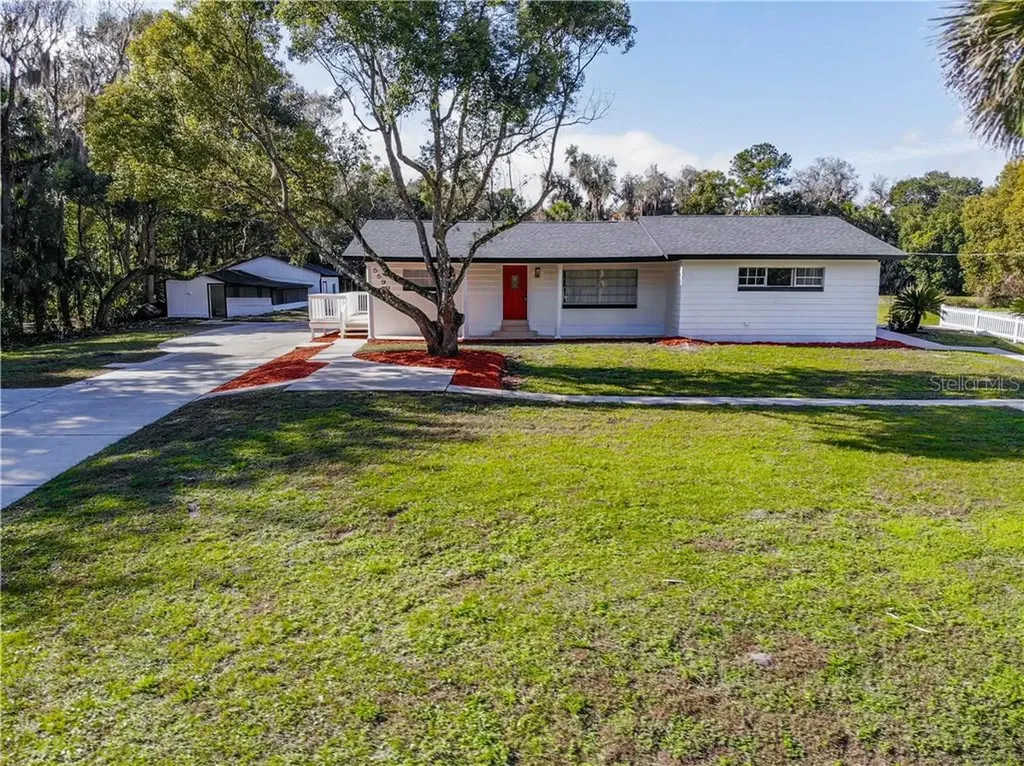 5590 Lake Avenue Sanford FL 32773