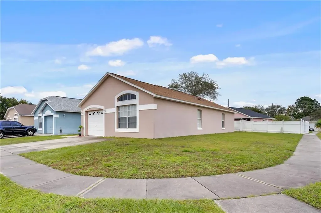 2401 Weymouth Court Kissimmee FL 34743