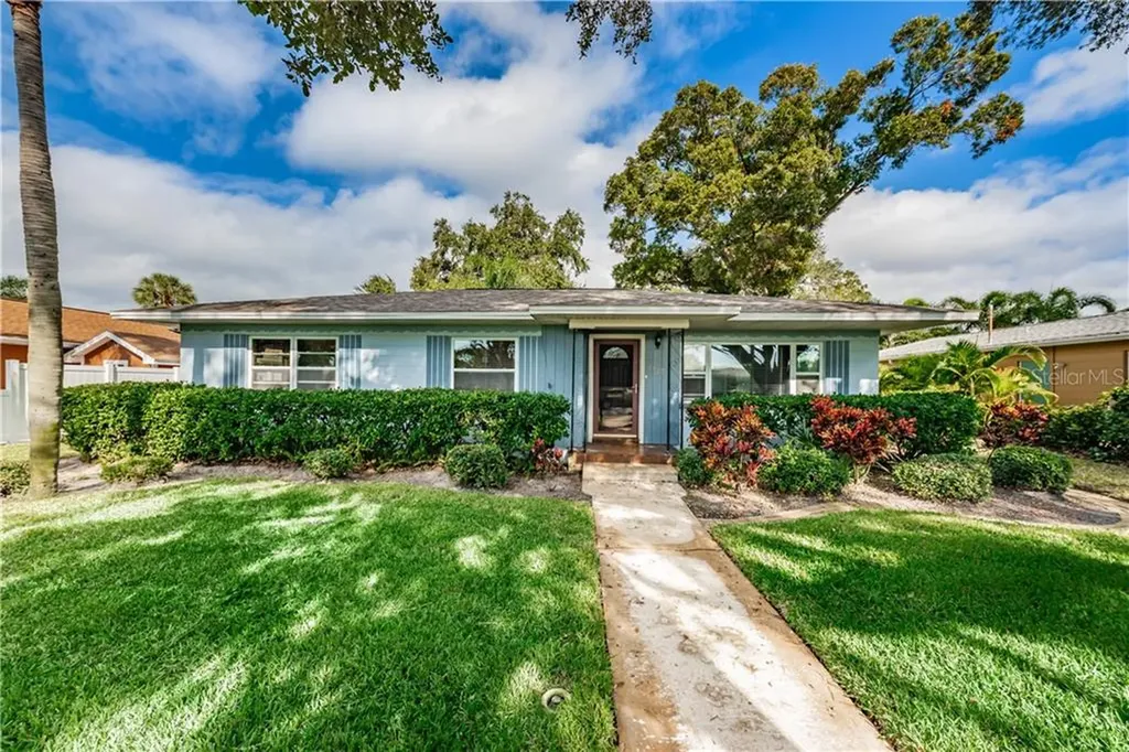 7527 Burlington Avenue N St Petersburg FL 33710