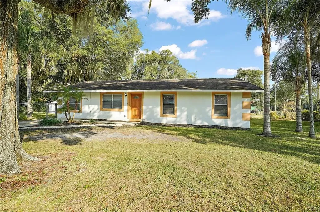 1306 N Highland Street Mount Dora FL 32757