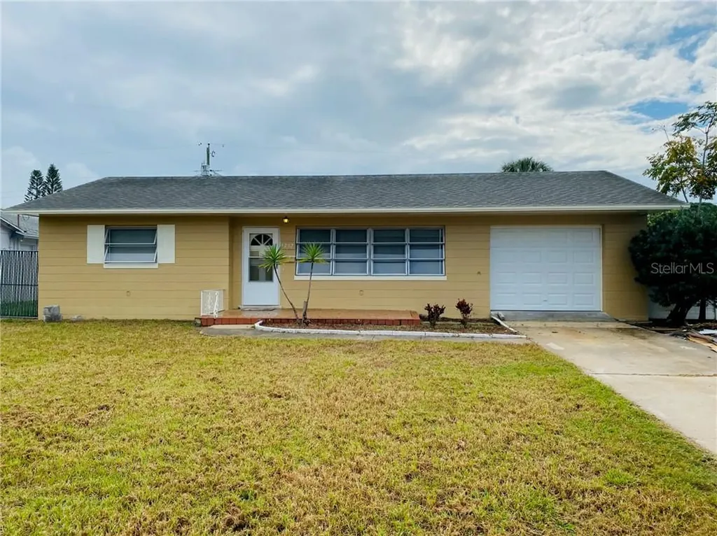 6732 35th Avenue N St Petersburg FL 33710