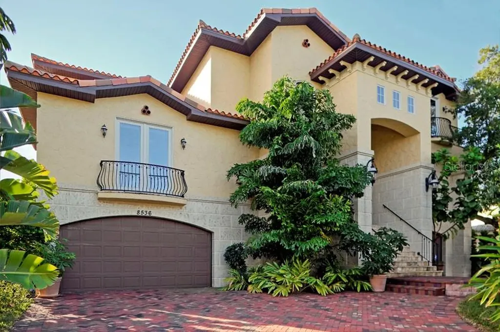 8536 42nd Avenue N St Petersburg FL 33709