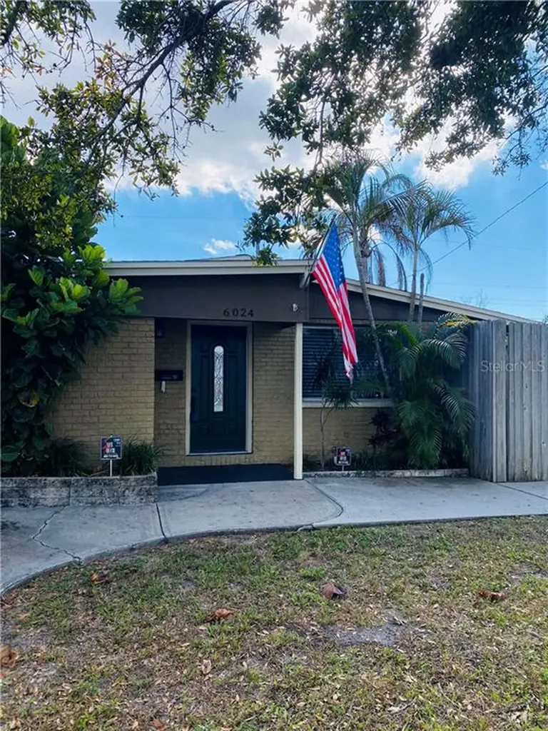 6024 W Burke Street Tampa FL 33634