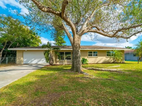 2225 S Brink Avenue Sarasota FL 34239