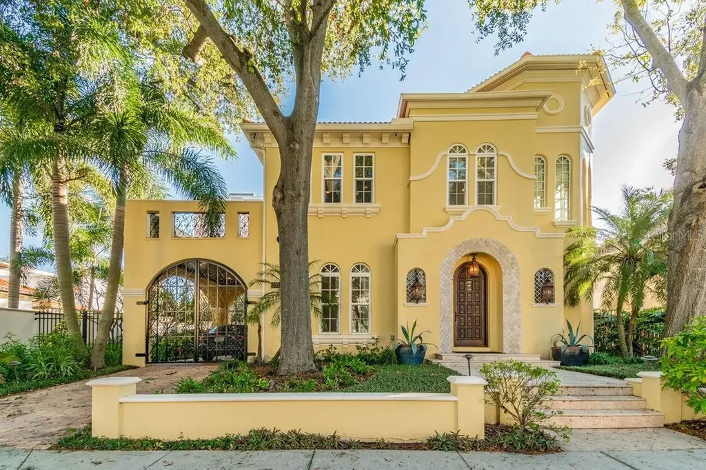 2902 W Bay Vista Avenue Tampa FL 33611