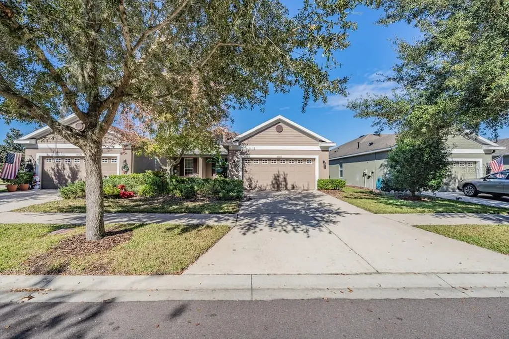 16022 Starling Crossing Drive Lithia FL 33547