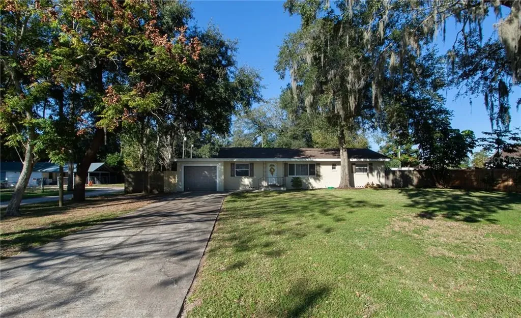 2323 Beach Avenue Apopka FL 32703