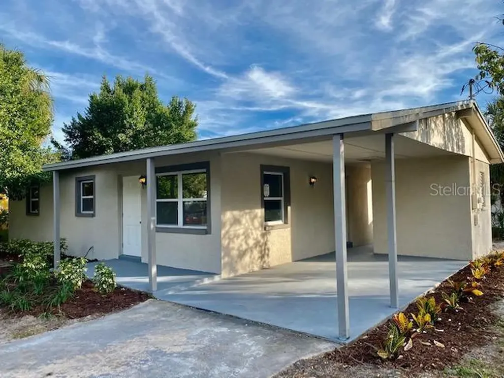 3216 W Rogers Avenue Tampa FL 33611