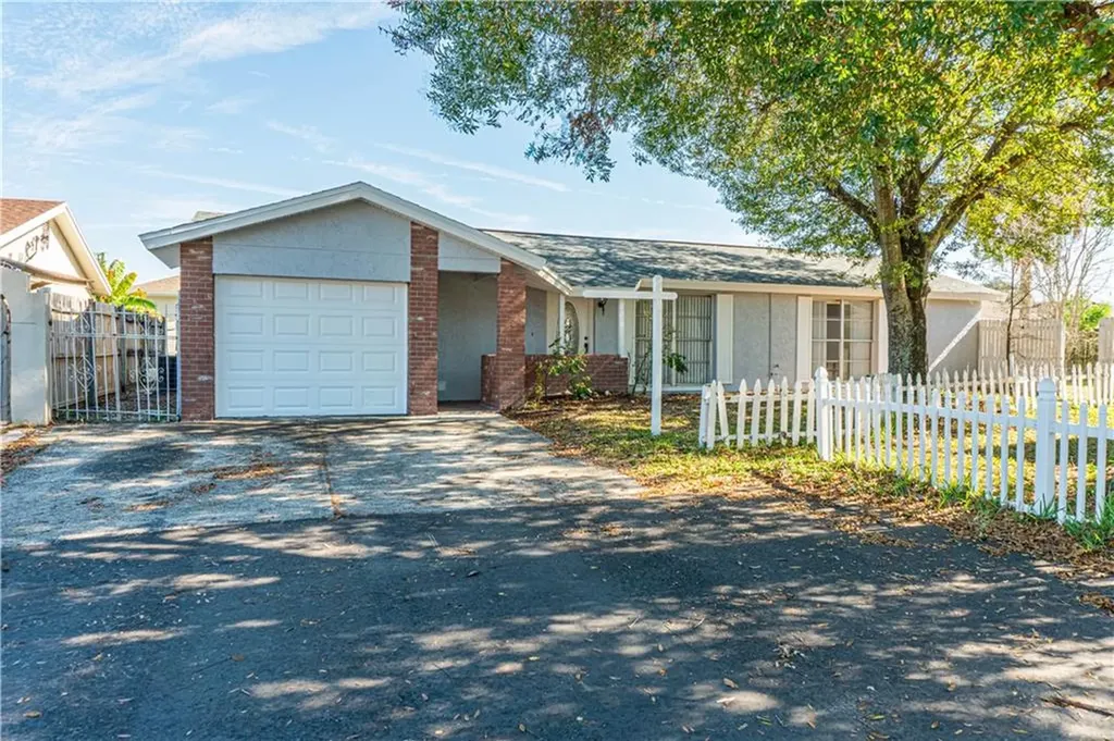 10102 Chimney Hill Court Tampa FL 33615