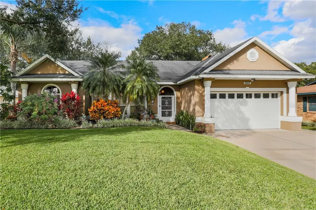 28111 Lois Drive Tavares FL 32778