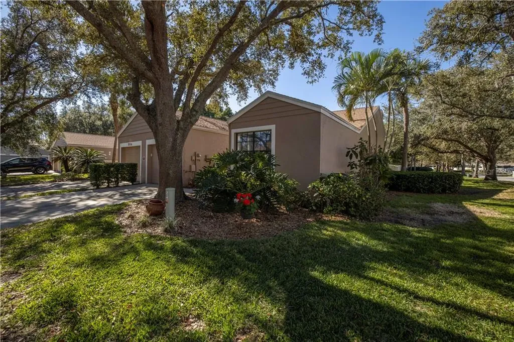 902 Myakka Court NE St Petersburg FL 33702