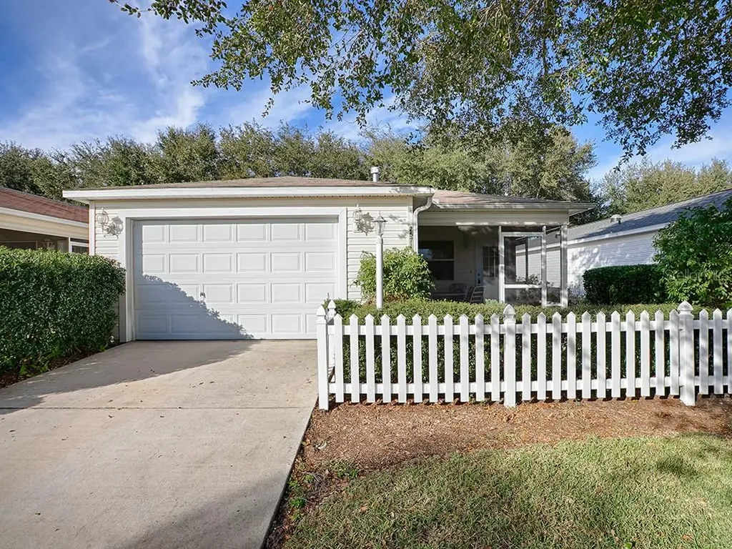 2571 Hialeah Avenue The Villages FL 32162