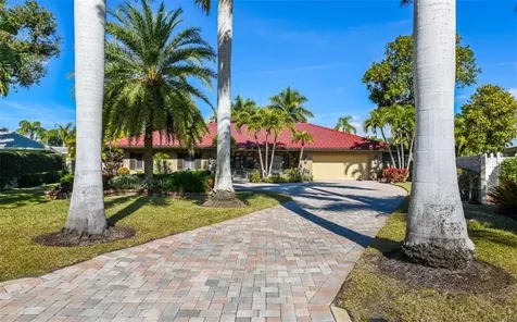 532 N Spoonbill Drive Sarasota FL 34236