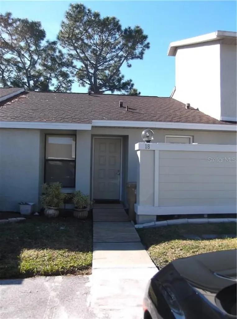 18 Pine Island Circle Kissimmee FL 34743