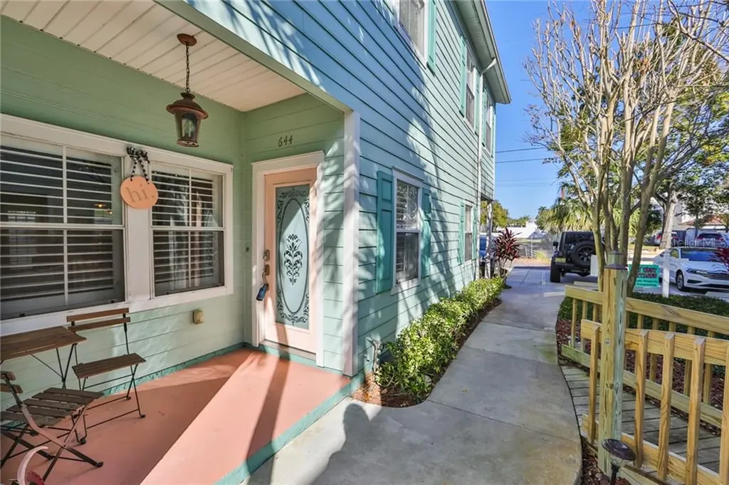 644 Charles Court S St Petersburg FL 33701