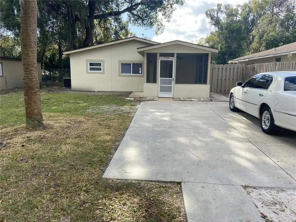 714 E Cox Street Deland FL 32724