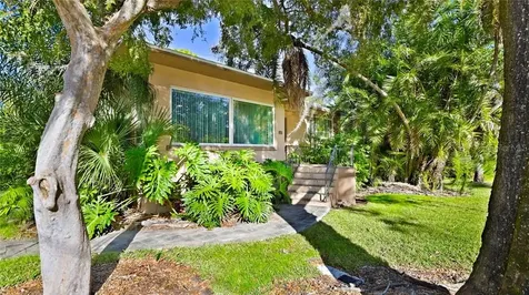 851 38th Avenue N St Petersburg FL 33704