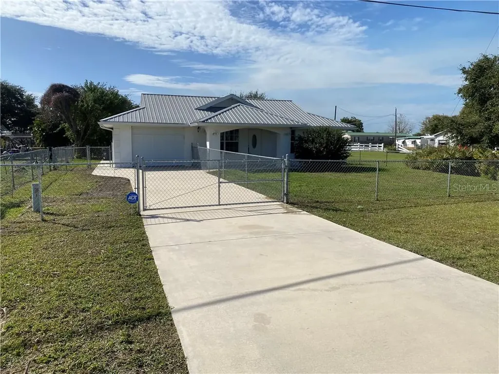 1638 Lake Drive W Okeechobee FL 34974