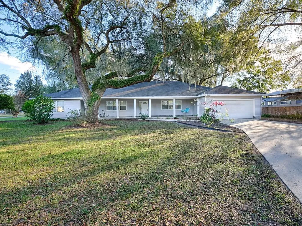 303 W Collins Avenue Bushnell FL 33513