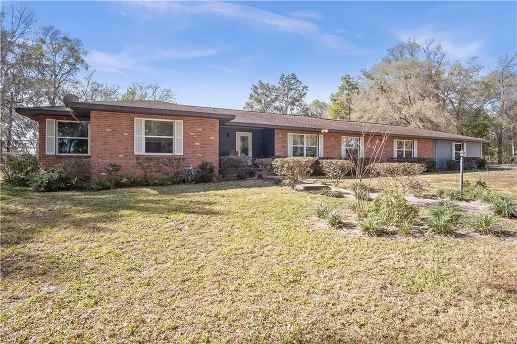 17335 Lake Iola Road Dade City FL 33523