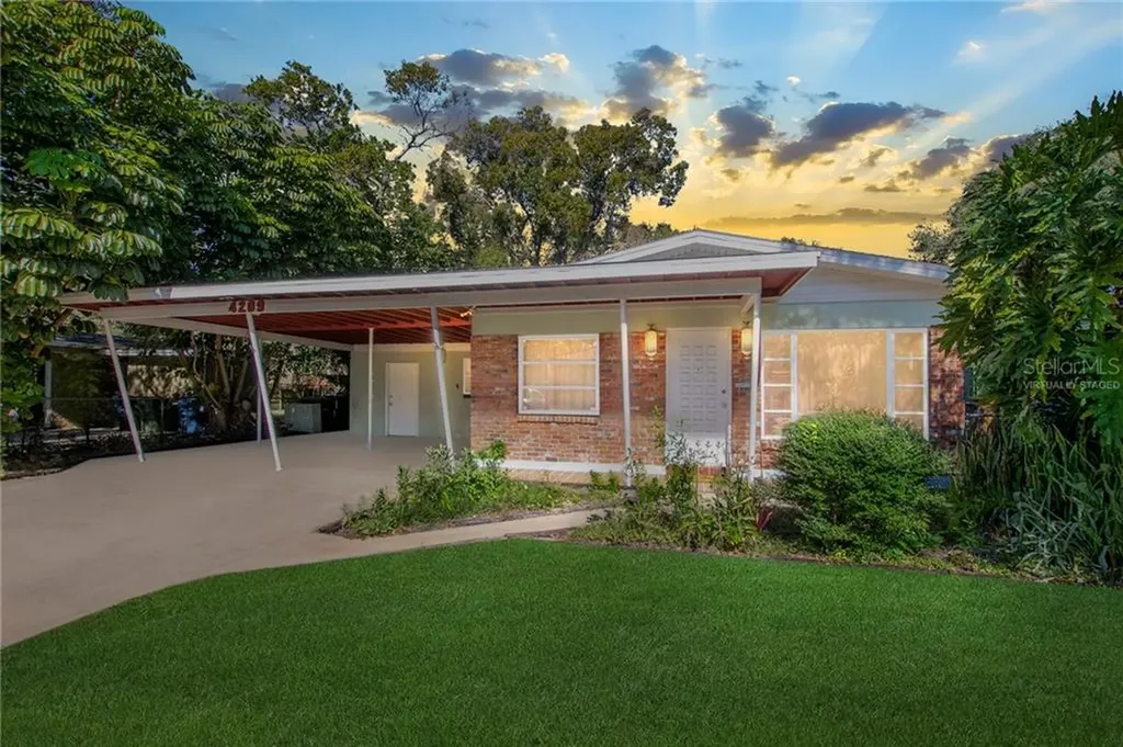 4209 W North B Street Tampa FL 33609
