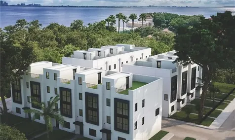 2851 W Gandy Boulevard Tampa FL 33611