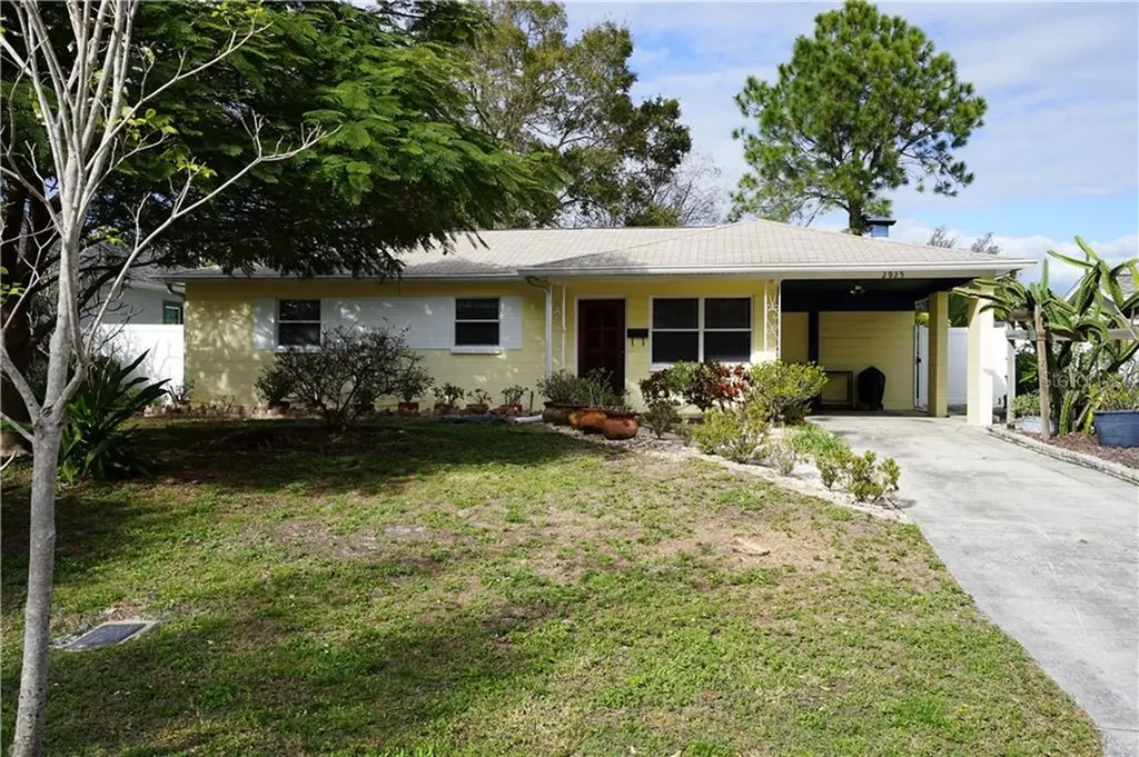 2925 W Rogers Avenue Tampa FL 33611