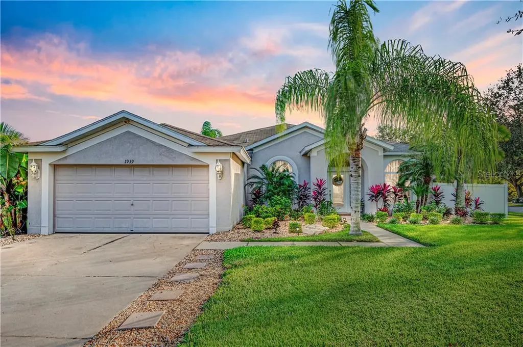 1939 Samantha Lane Valrico FL 33594