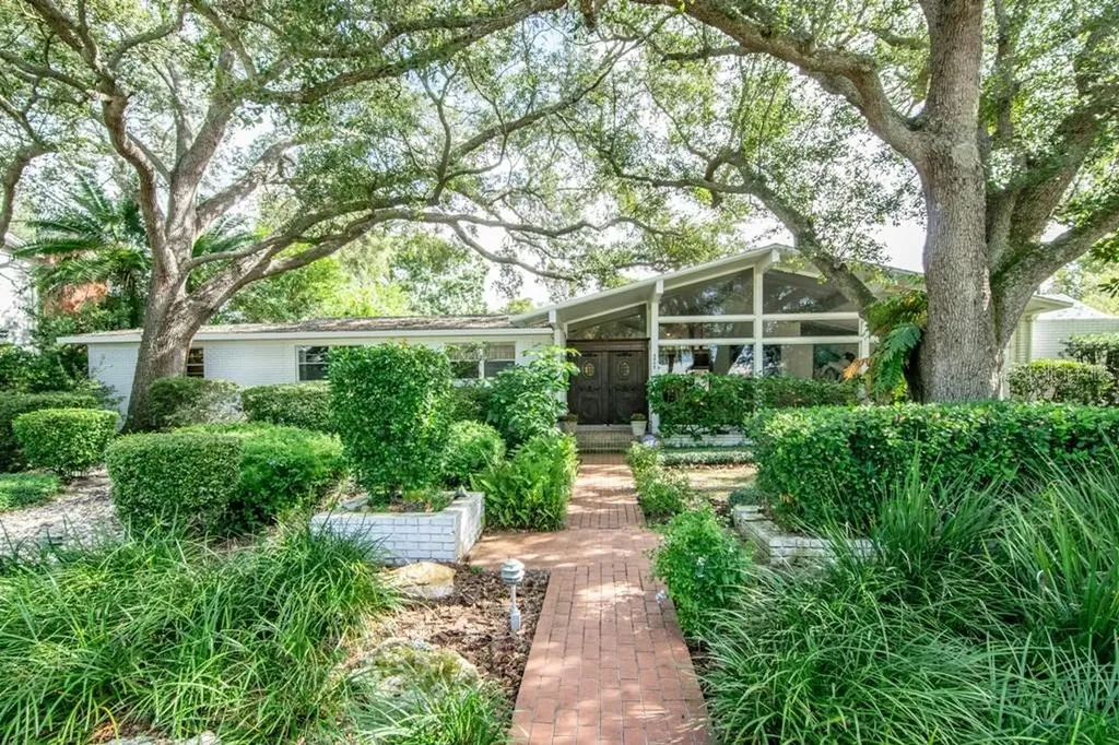 2808 S Beach Drive Tampa FL 33629