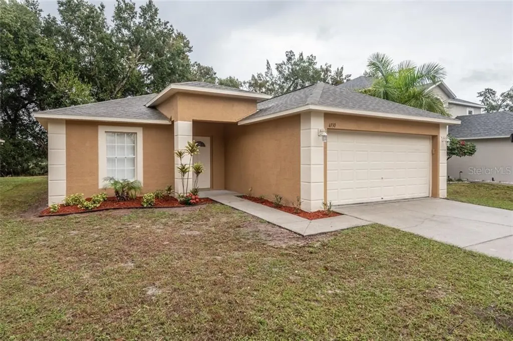 6930 Crown Lake Drive Gibsonton FL 33534
