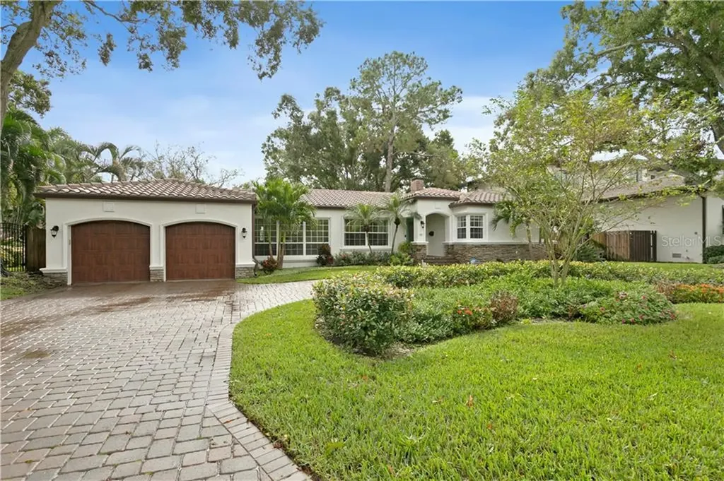 125 Ramon Way NE St Petersburg FL 33704